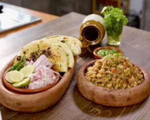 Mutter Patila Kulcha & Kachori